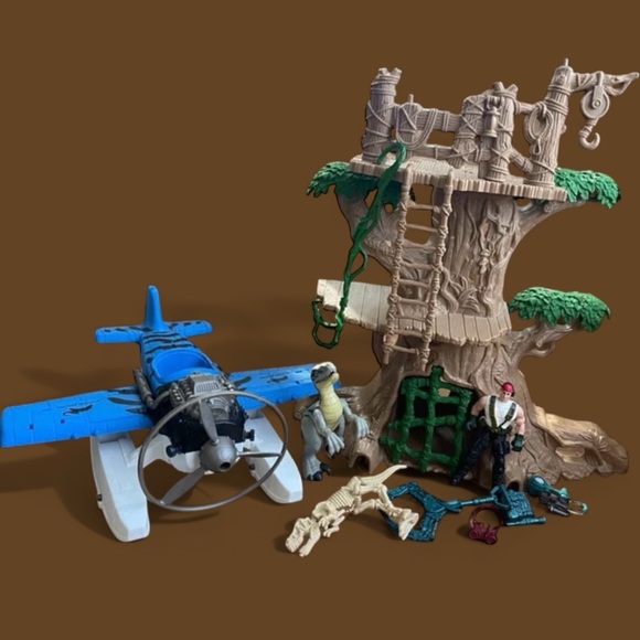 Animal Planet Dinosaur Adventure Treehouse Playset - Picture 1 of 6